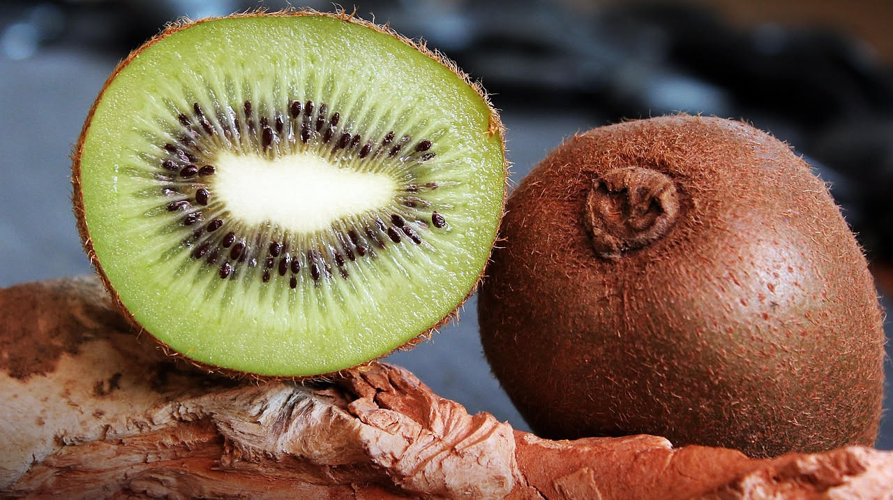 Kiwi: due frutti al giorno trasformano la digestione in modo scientifico