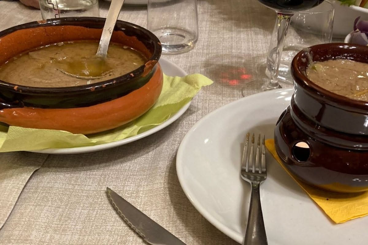 Reflusso gastroesofageo: i 5 cibi della cena che lo peggiorano di notte