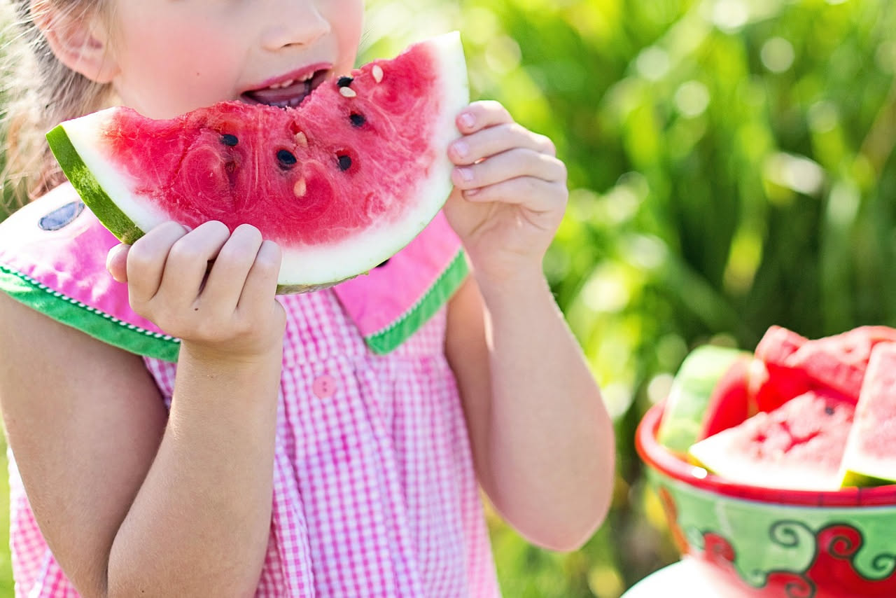 Eczema atopico a primavera: quali alimenti aiutano la pelle dei bambini
