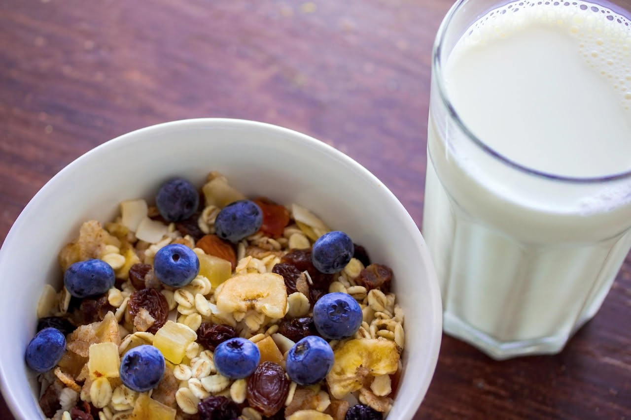 Quale latte vegetale scegliere a colazione: come trovare il tuo