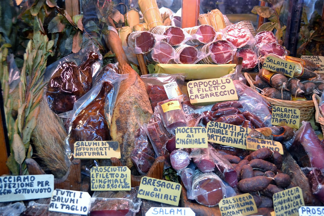 Carni rosse, frattaglie e insaccati: i peggiori nemici