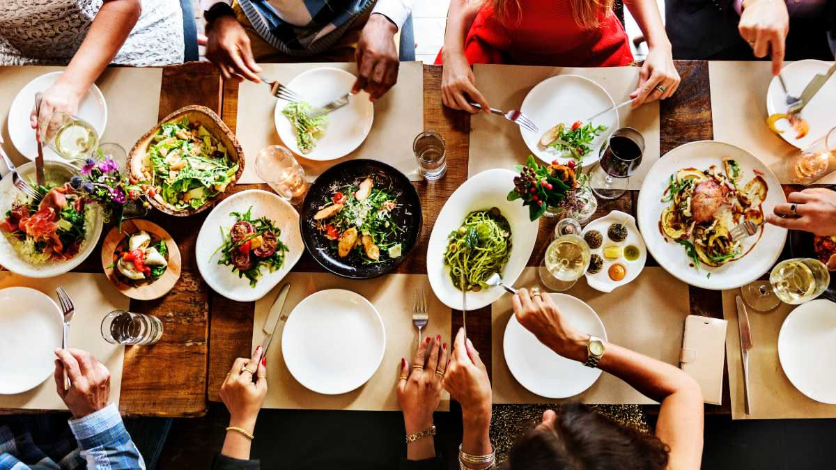 Cena domenicale: come mangiare bene senza sentirsi appesantiti