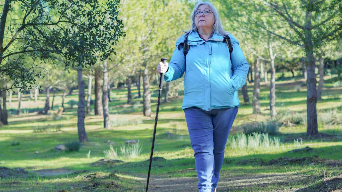 Walking poles per camminata: davvero tonificano i muscoli del tronco