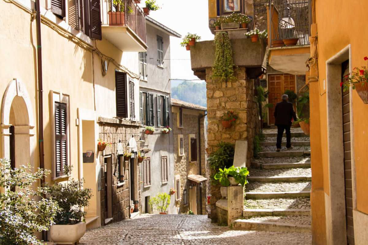 Vivere nei borghi italiani protegge il cuore: cosa dicono gli studi