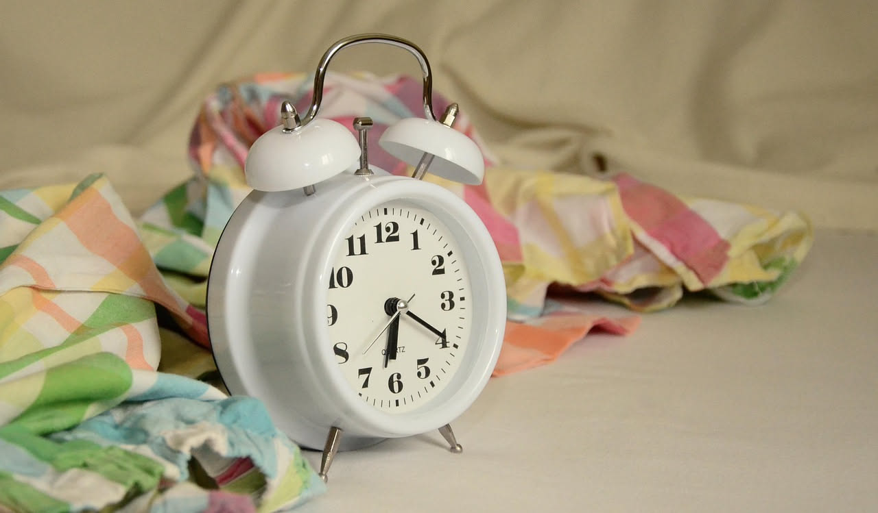 Insonnia di primavera: cosa accade al cervello durante il cambio stagionale