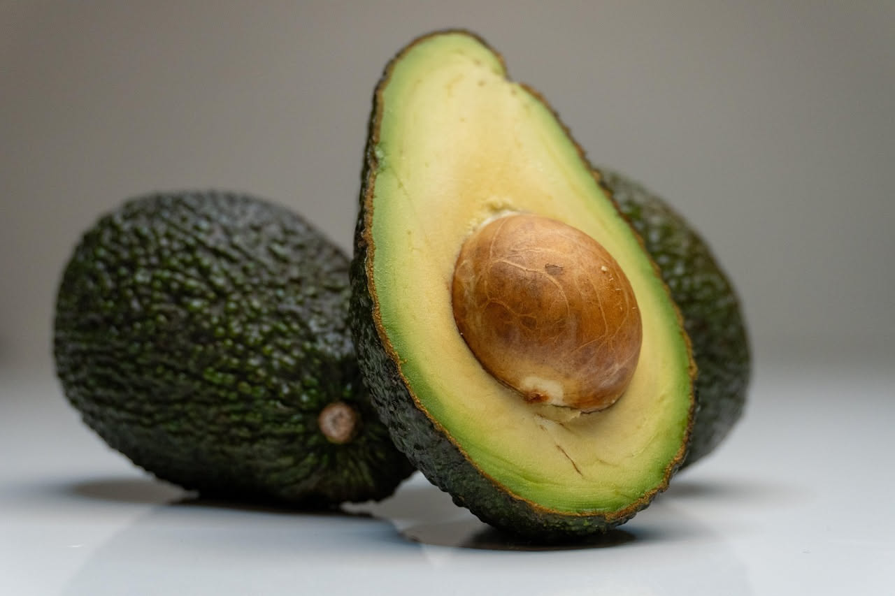 Avocado: proprietà nutrizionali, benefici e come includerlo nella dieta