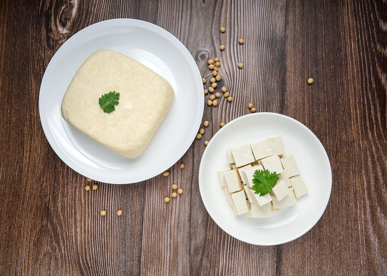 Tofu: proprietà nutrizionali, benefici e come cucinarlo