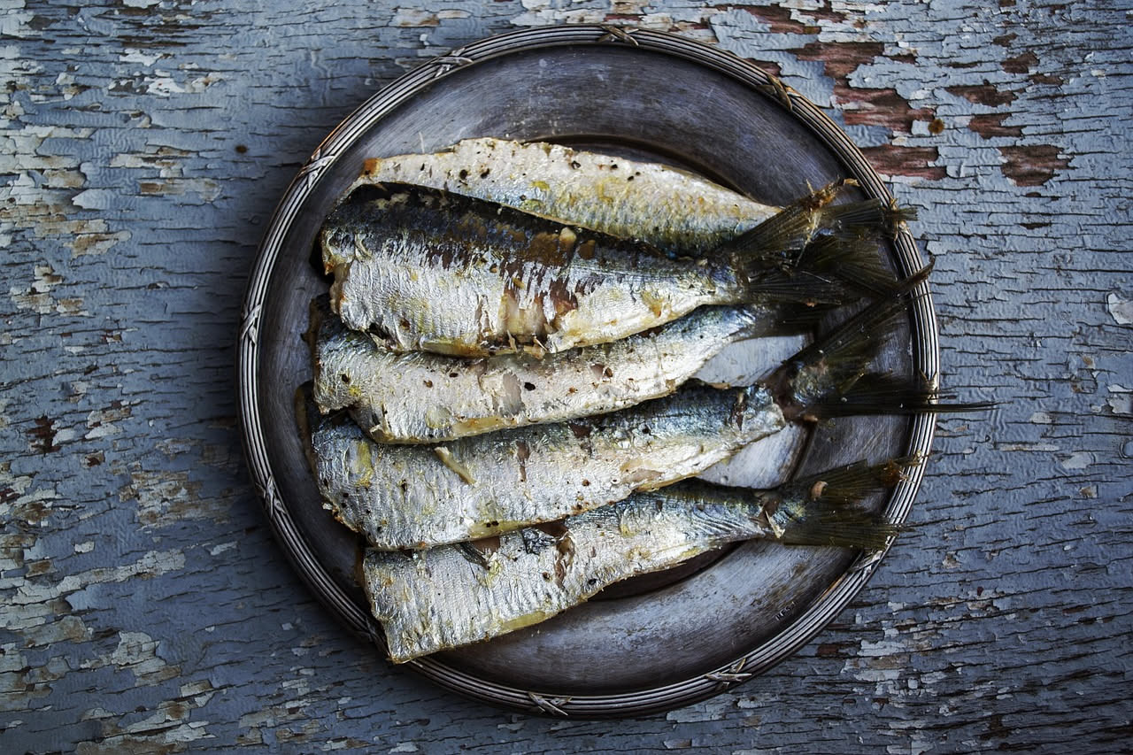 Cosa succede a chi mangia pesce azzurro col colesterolo: la verità