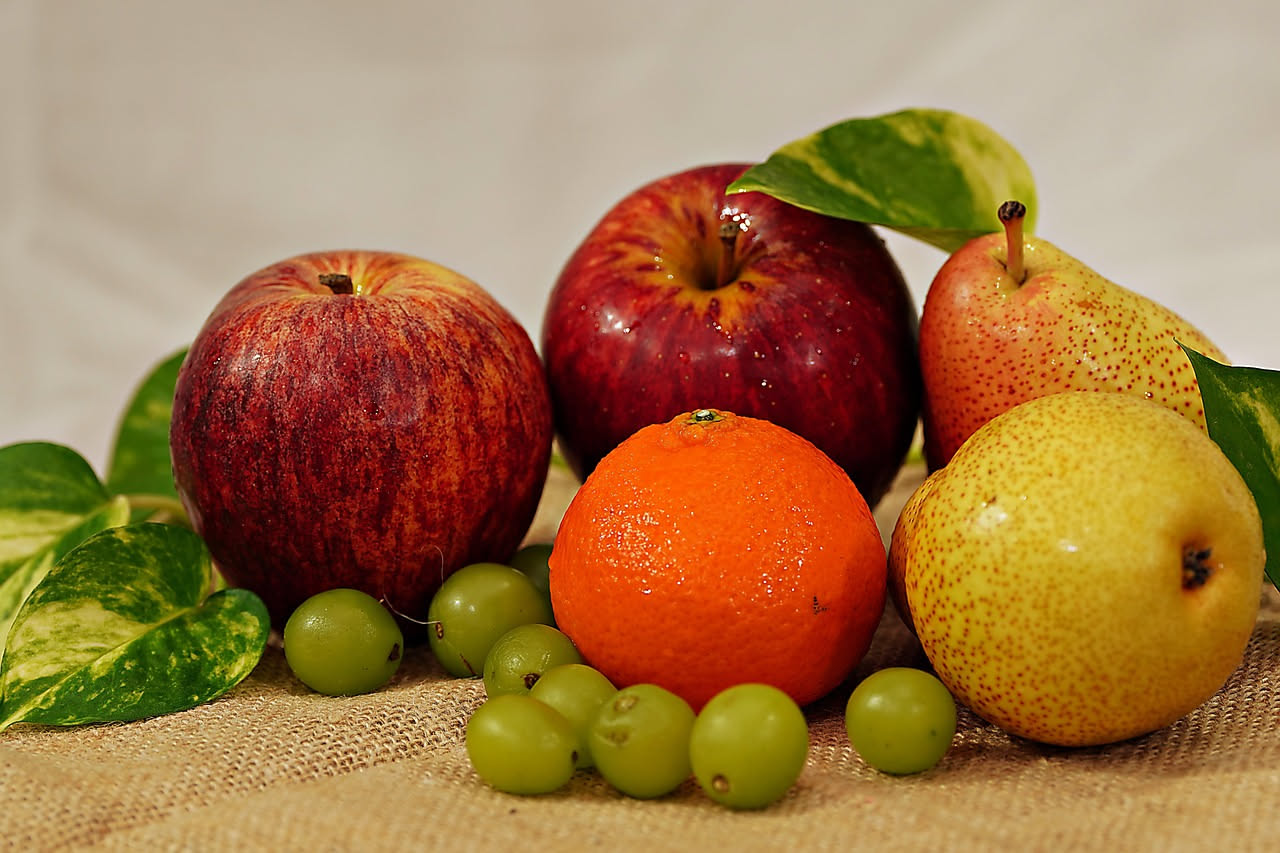 Cosa succede a chi mangia frutta di stagione ogni giorno: i benefici