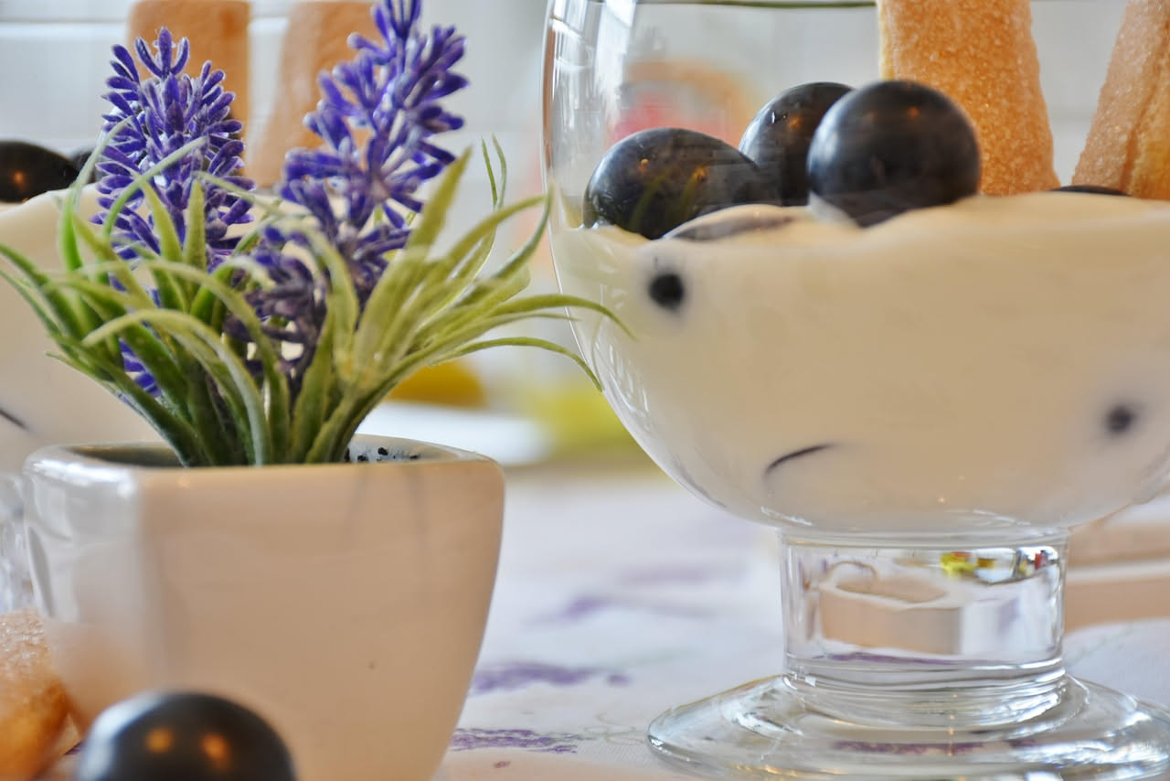Cosa succede a chi mangia yogurt greco a colazione d'estate: i benefici