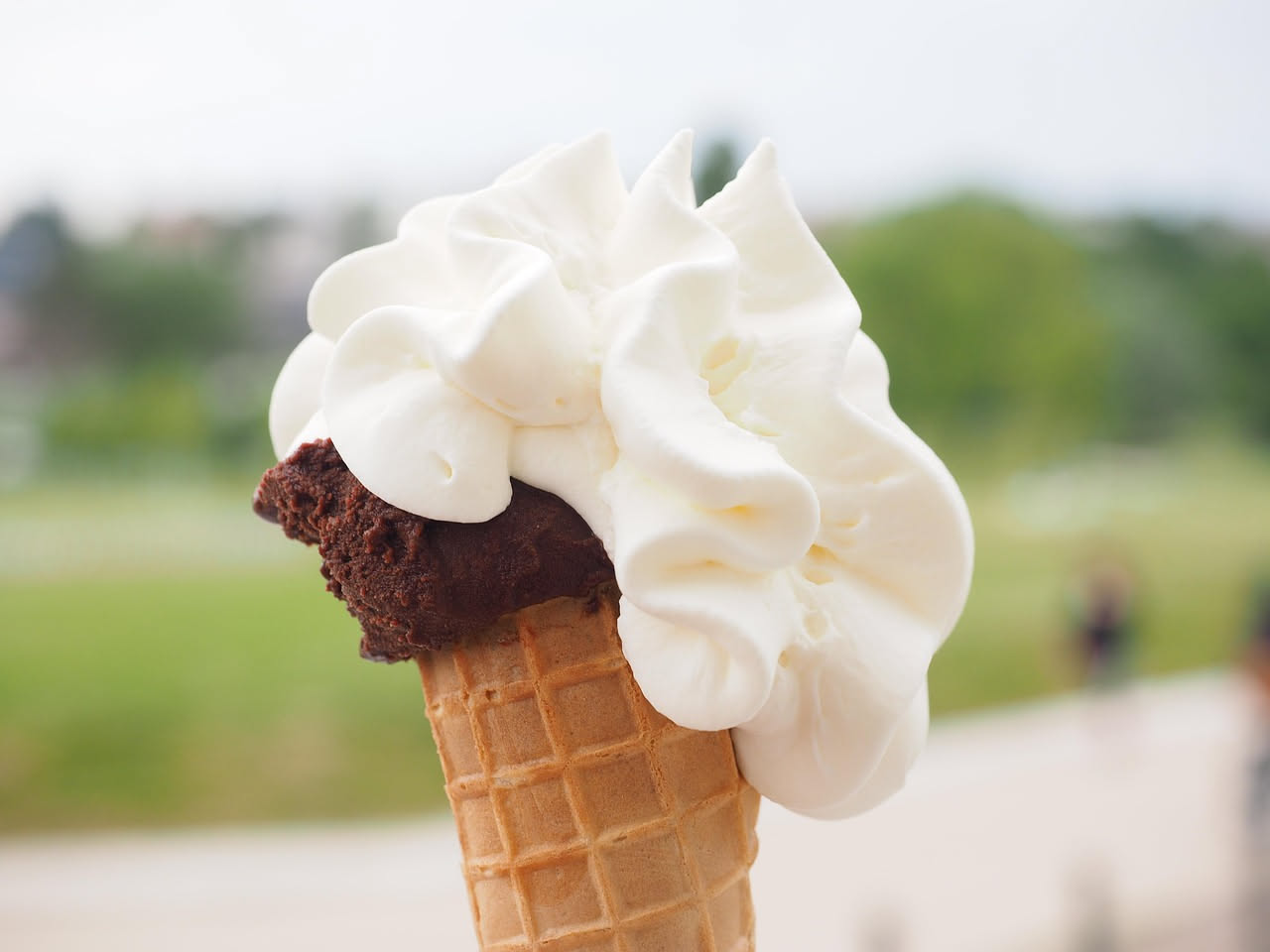 Cosa succede a chi mangia gelato ogni giorno d'estate: la verità