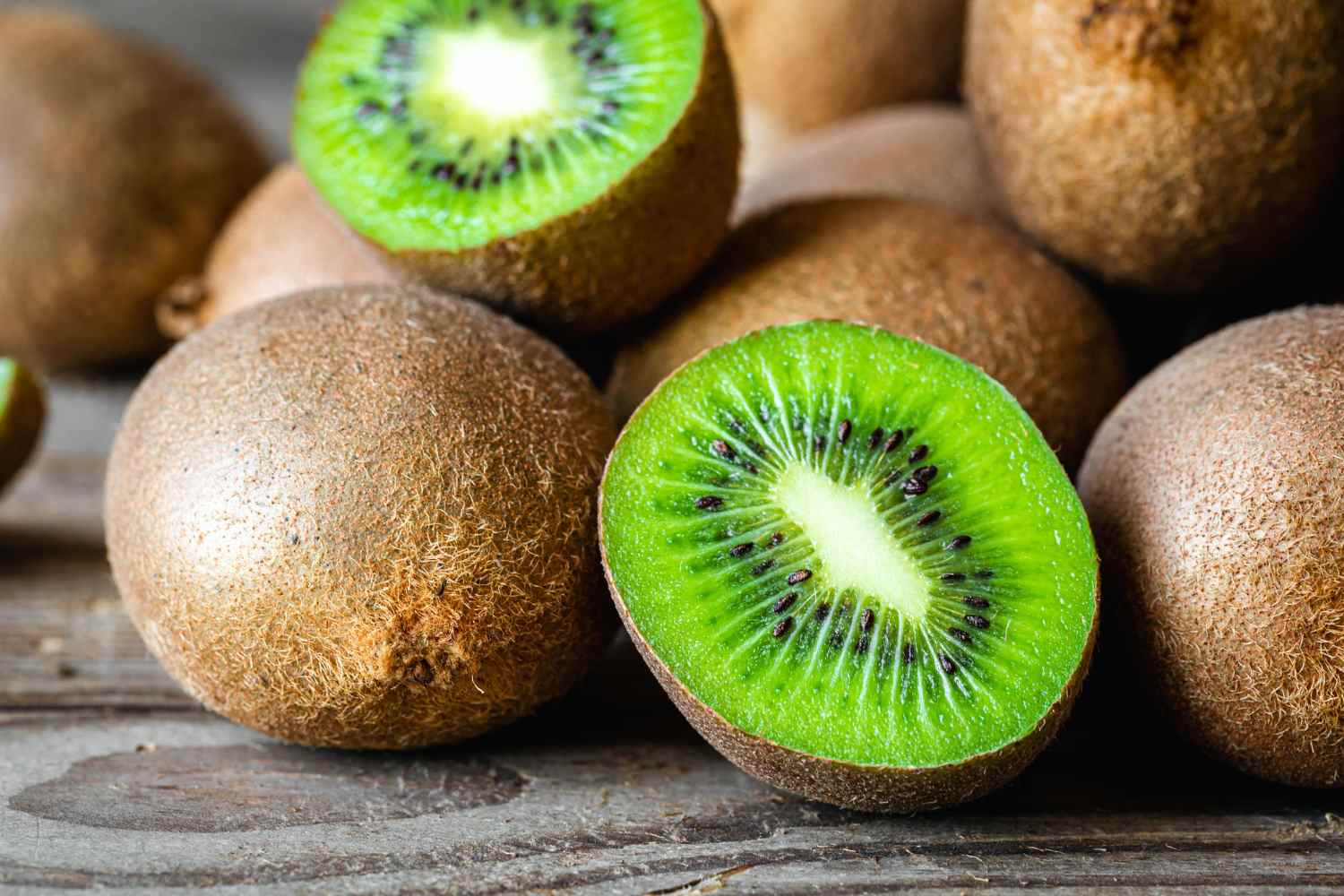 2 kiwi prima di dormire: ottimi per sonno e intestino